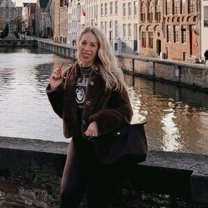 Meet your Posher, Adrienne